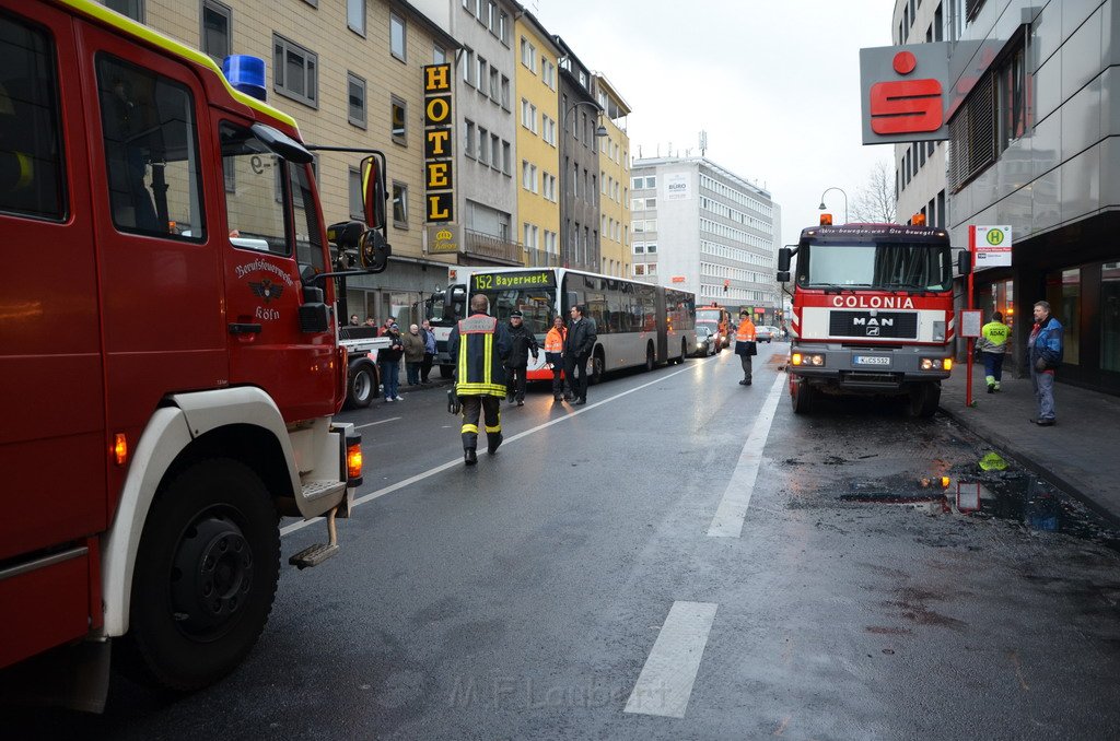 Stadtbus fing Feuer Koeln Muelheim Frankfurterstr Wiener Platz P230.JPG